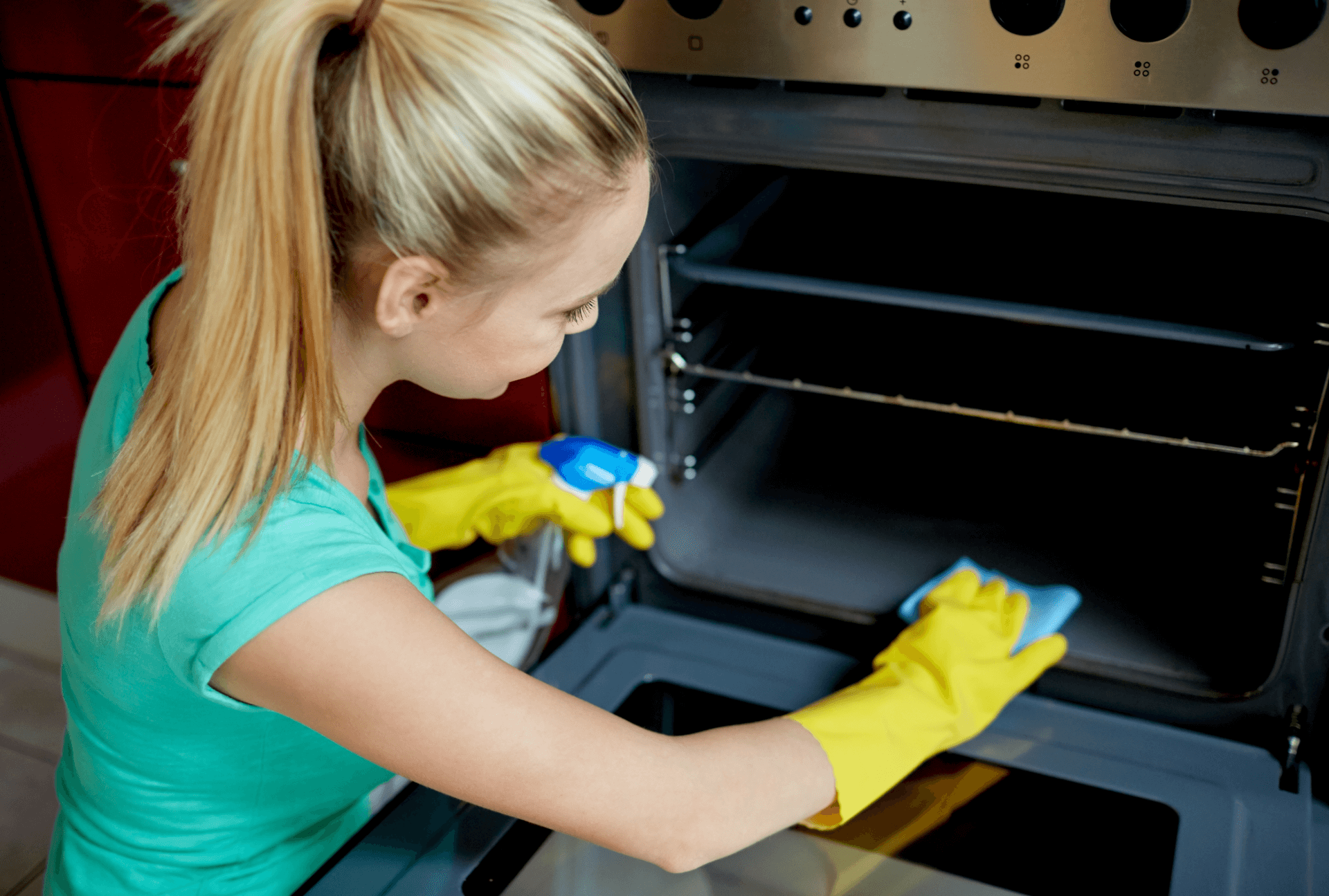 How to Naturally Clean Your Oven in 6 Steps