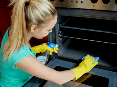 How to Naturally Clean Your Oven in 6 Steps